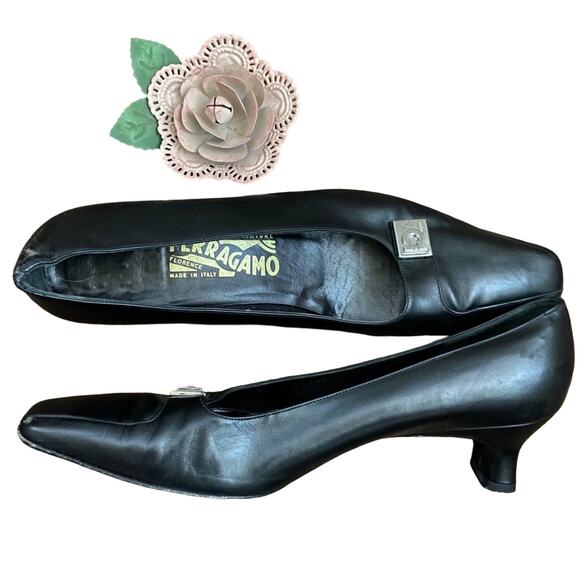Salvatore Ferragamo 8 1/2 B Gancio Leather Pumps - Picture 2 of 8